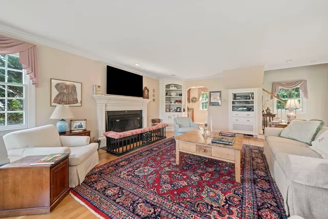 a view of an entryway with workspace