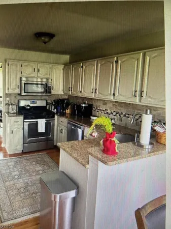 $515,000 | 89 Violet Court, Whitehouse Station, NJ 08889