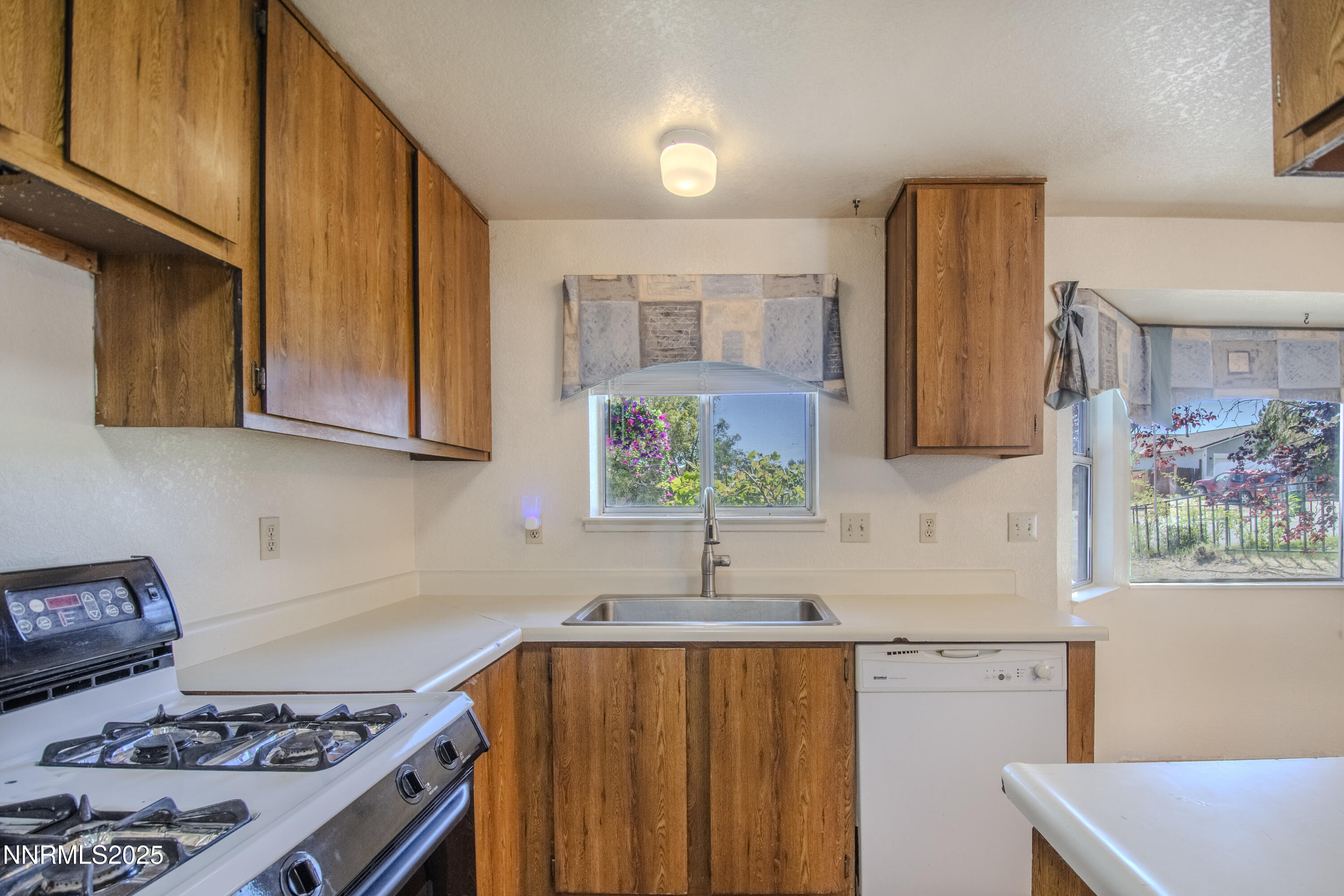 8425 Red Baron Boulevard Reno, NV 89506 - Photo 7 of 42 RedBaronBlvd14