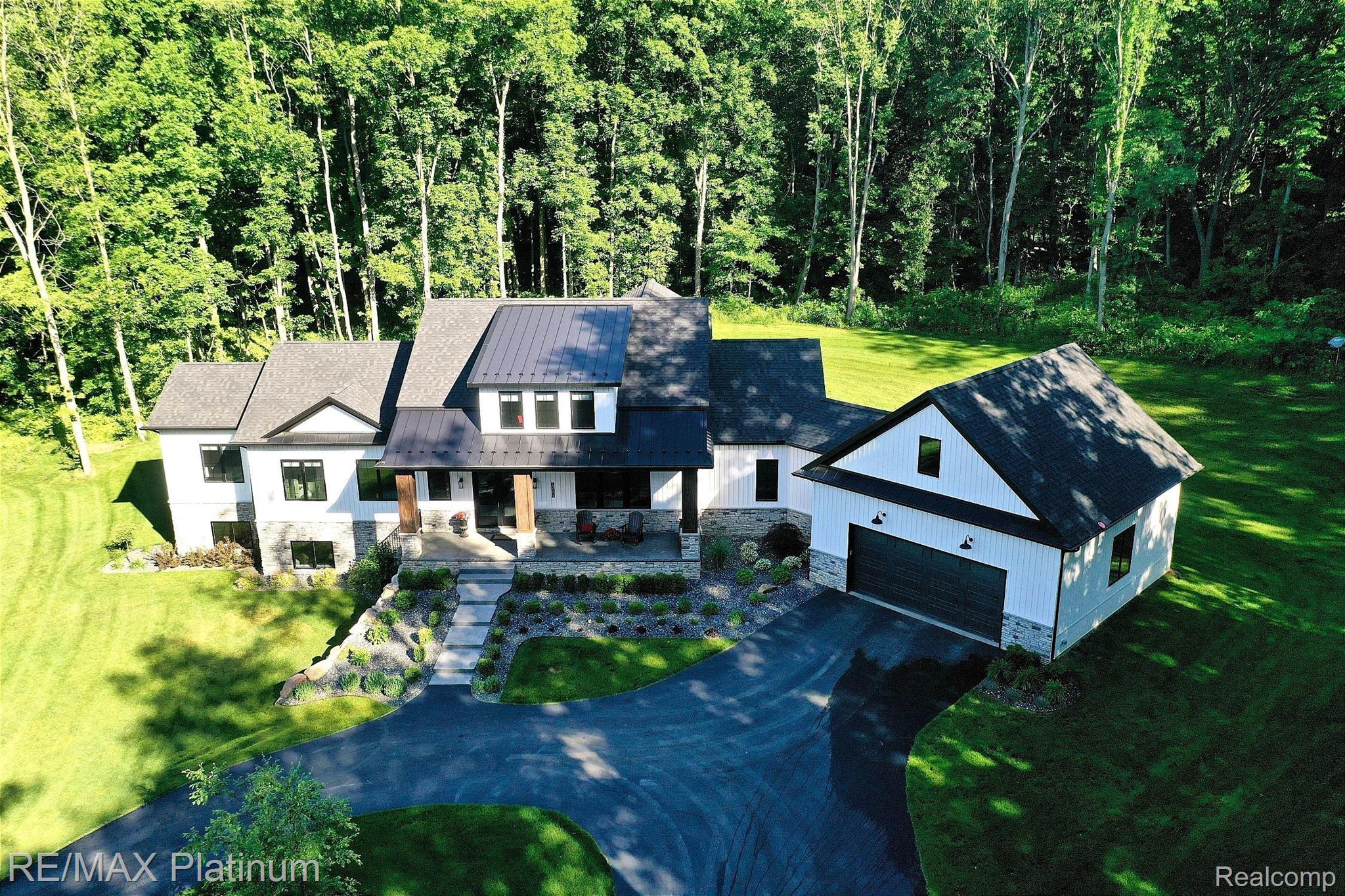 12101 Center Road Fenton, MI 48430 - Photo 4 of 53 Gallery Image 4