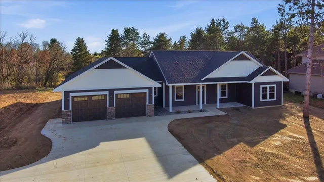 $600,000 | 1422 Creekwood Drive, New Richmond, WI 54017