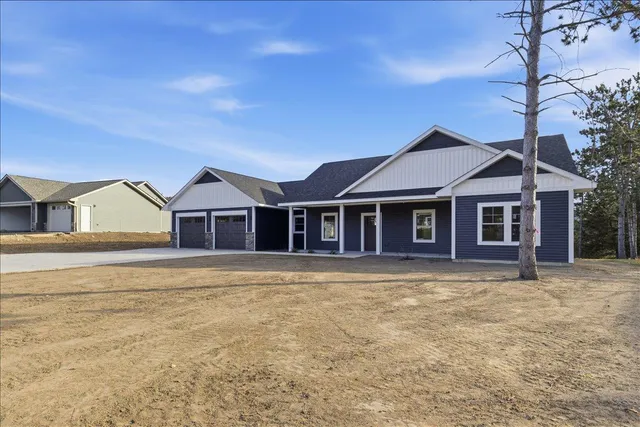 $600,000 | 1422 Creekwood Drive, New Richmond, WI 54017