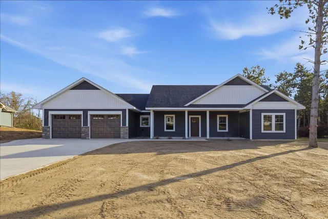 $600,000 | 1422 Creekwood Drive, New Richmond, WI 54017