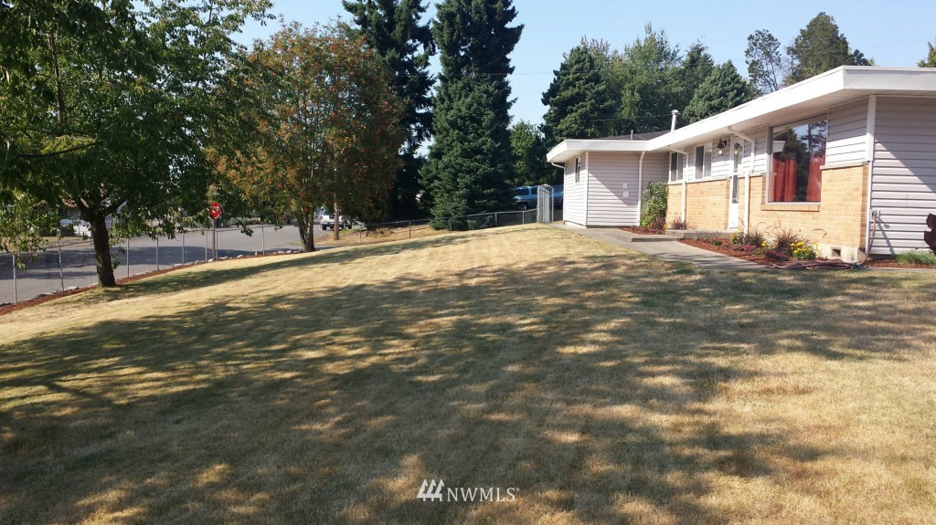 11207 Southeast 181st Street Renton, WA 98055 - Photo 1 of 23