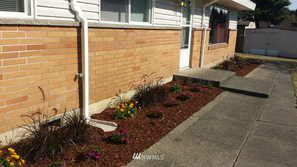 11207 Southeast 181st Street Renton, WA 98055 - Photo 3 of 23
