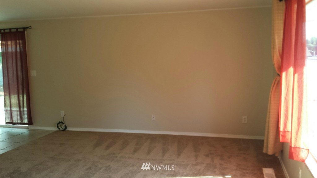 11207 Southeast 181st Street Renton, WA 98055 - Photo 9 of 23