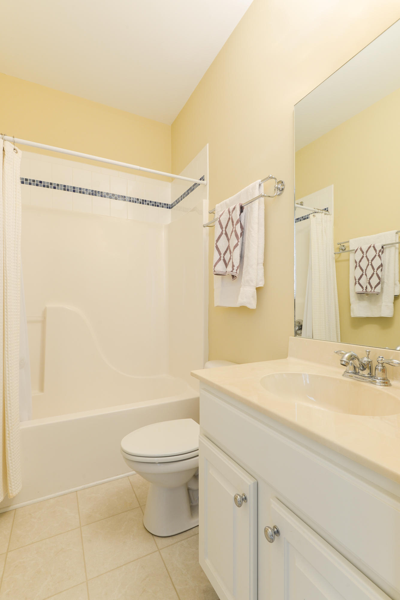 112 Fair Sailing Road Mount Pleasant, SC 29466 - Photo 14 of 19 Guest Bathroom