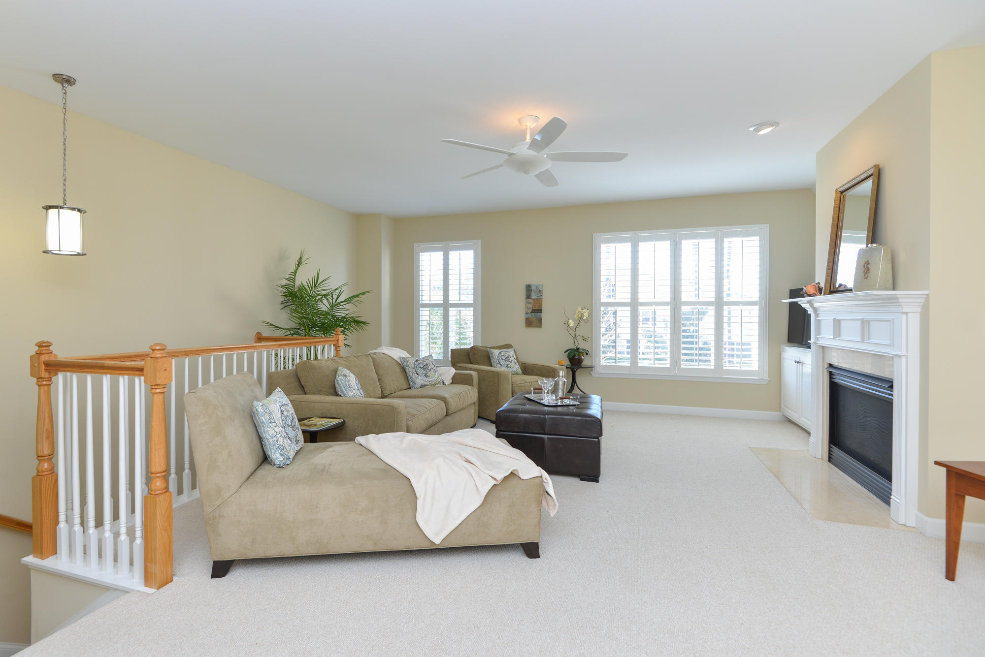 112 Fair Sailing Road Mount Pleasant, SC 29466 - Photo 3 of 19 Living Room