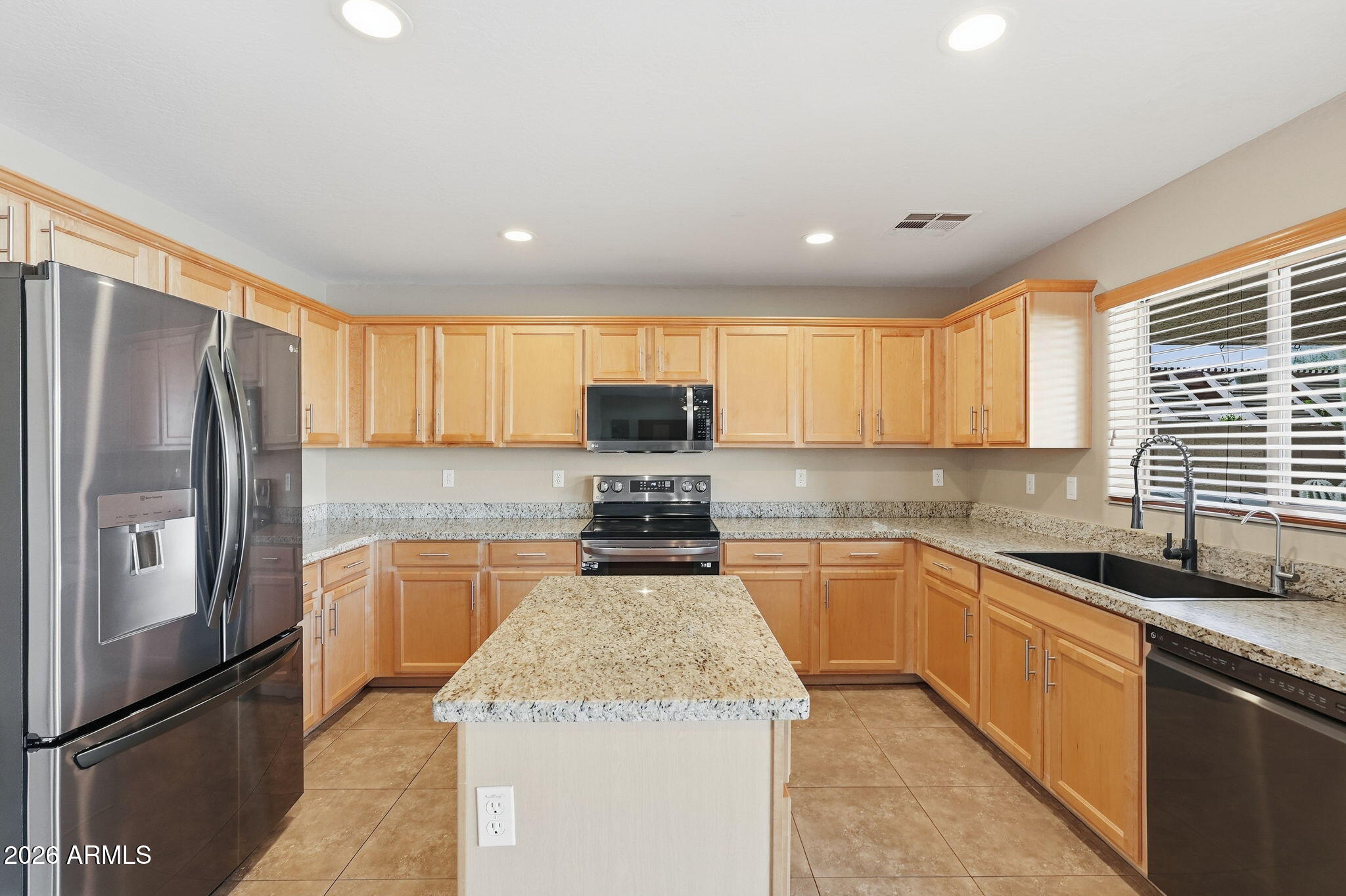 45512 West Long Way Maricopa, AZ 85139 - Photo 5 of 60 015_ListerPros