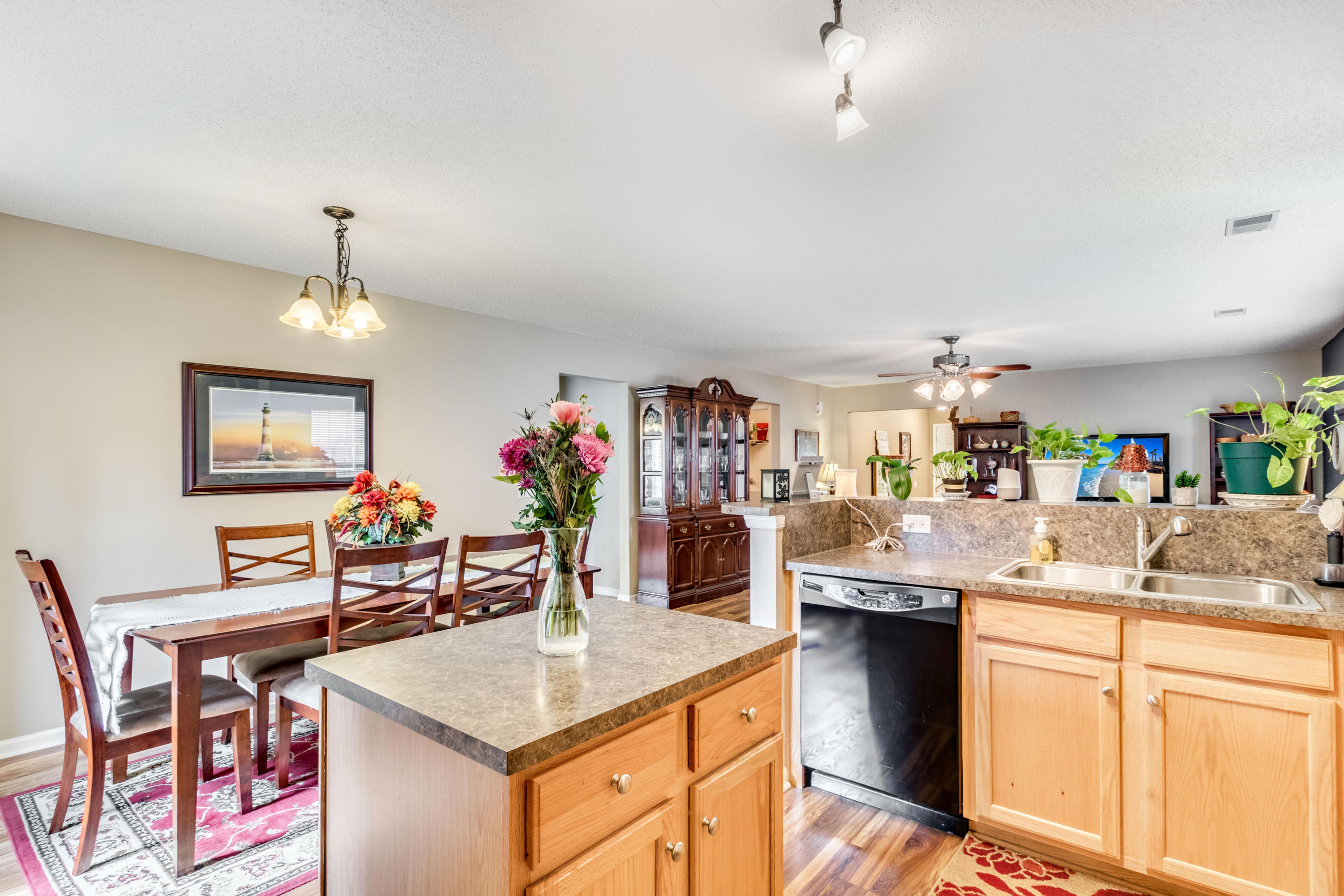 136 Malibu Road Summerville, SC 29483 - Photo 11 of 24 16