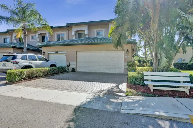 $430,000 | 7967 Exeter Boulevard West, Unit 203, Fort Lauderdale, FL 33321