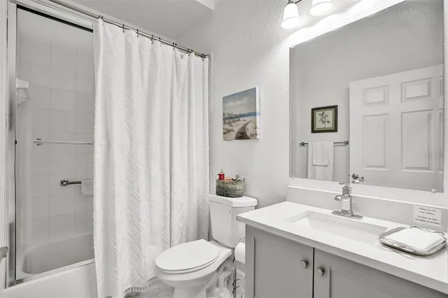 $430,000 | 7967 Exeter Boulevard West, Unit 203, Fort Lauderdale, FL 33321