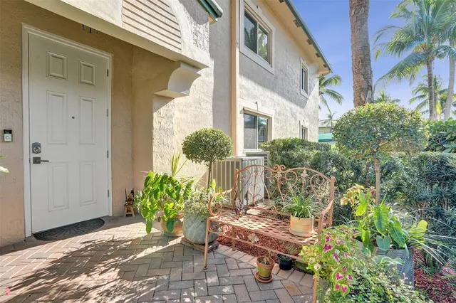 $430,000 | 7967 Exeter Boulevard West, Unit 203, Fort Lauderdale, FL 33321