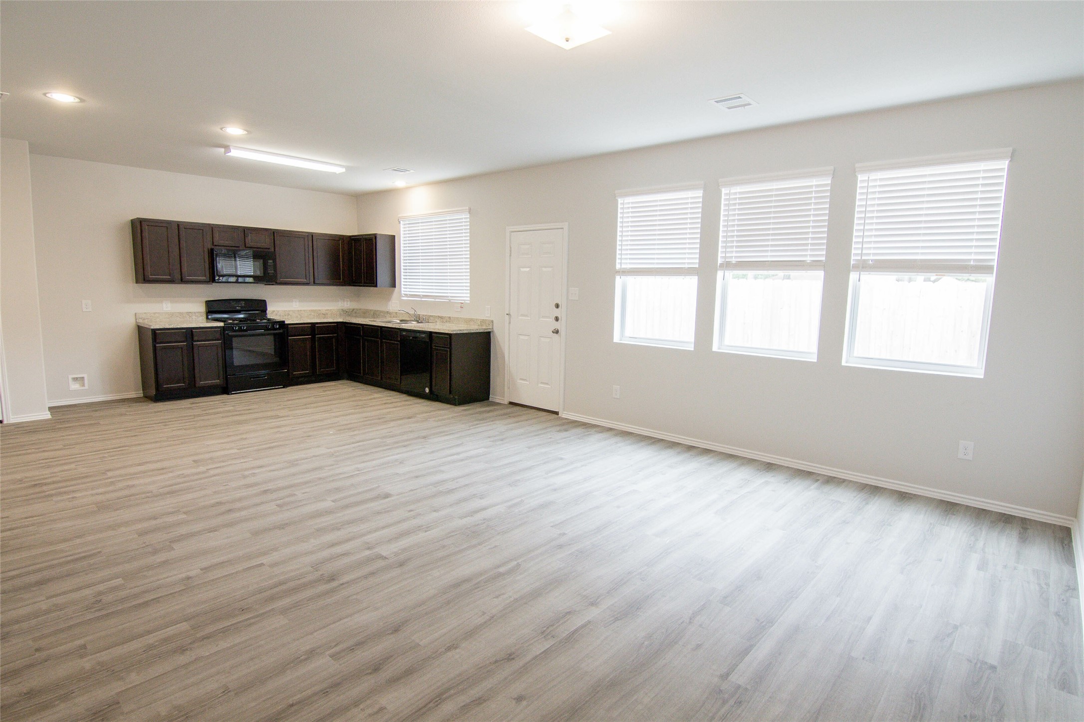 18546 Boomi Ravine Trail Katy, TX 77449 - Photo 3 of 19 Please note: photos may not reflect recent renovations.