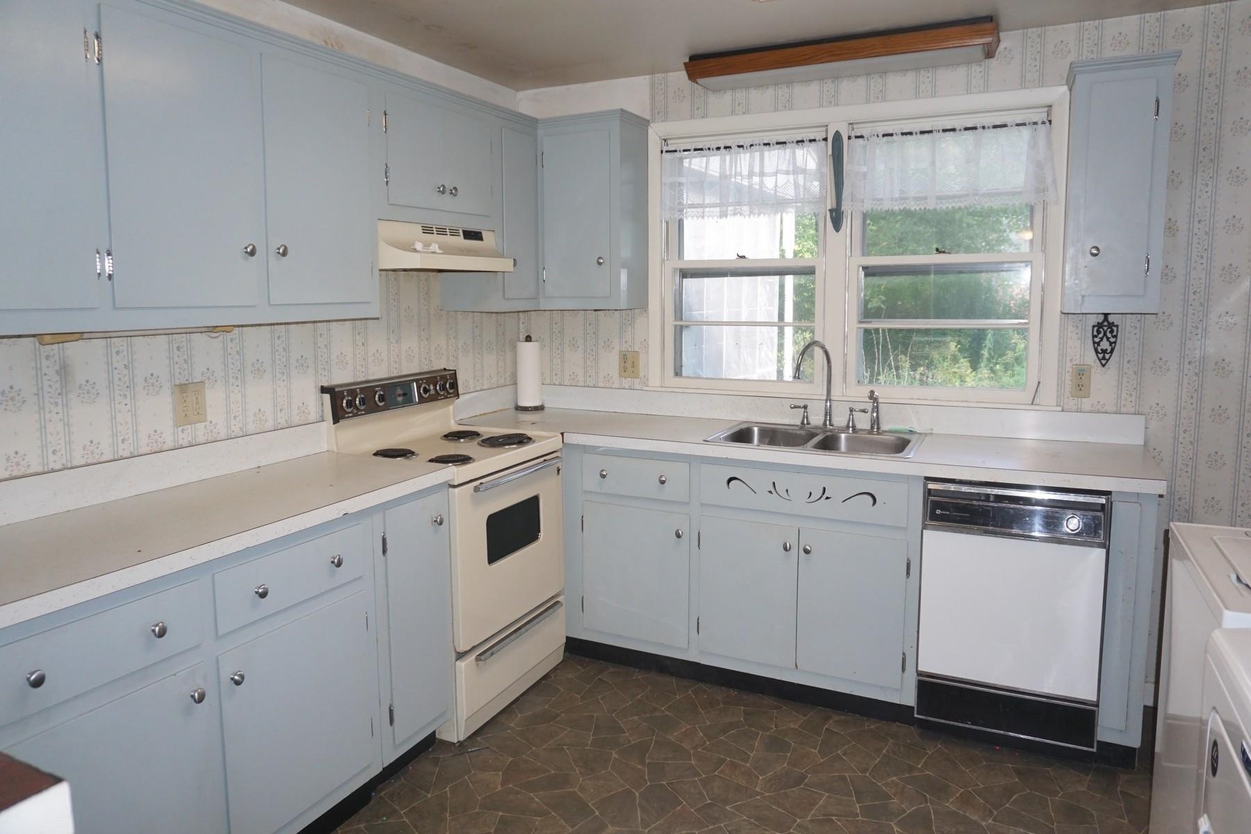 61 Prior Drive Rutland Town, VT 05701 - Photo 4 of 12