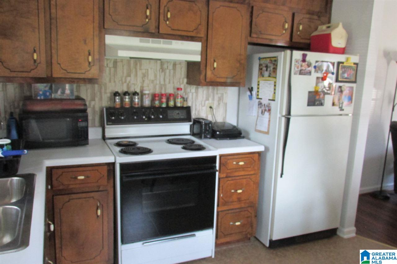 213-215 Adams Avenue Oneonta, AL 35121 - Photo 2 of 8