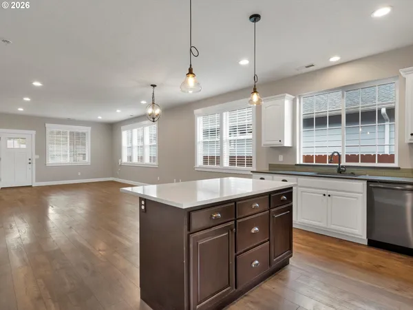 $399,900 | 355 Southeast Juniper Street, Mill City, OR 97360