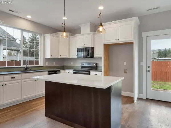 $399,900 | 355 Southeast Juniper Street, Mill City, OR 97360