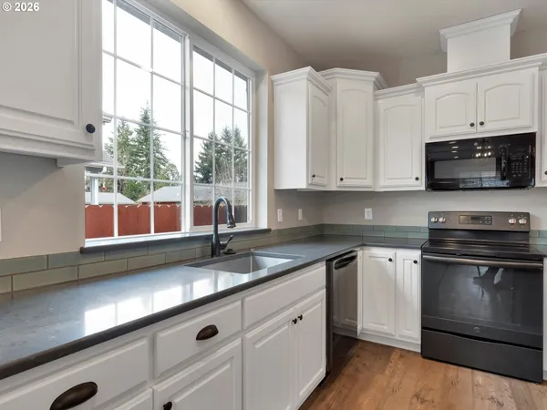 $399,900 | 355 Southeast Juniper Street, Mill City, OR 97360