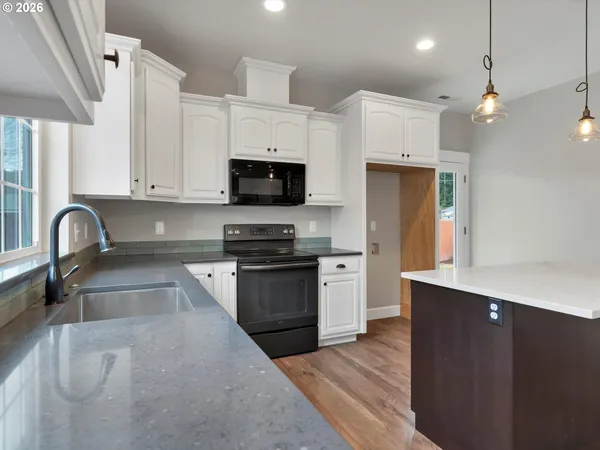 $399,900 | 355 Southeast Juniper Street, Mill City, OR 97360