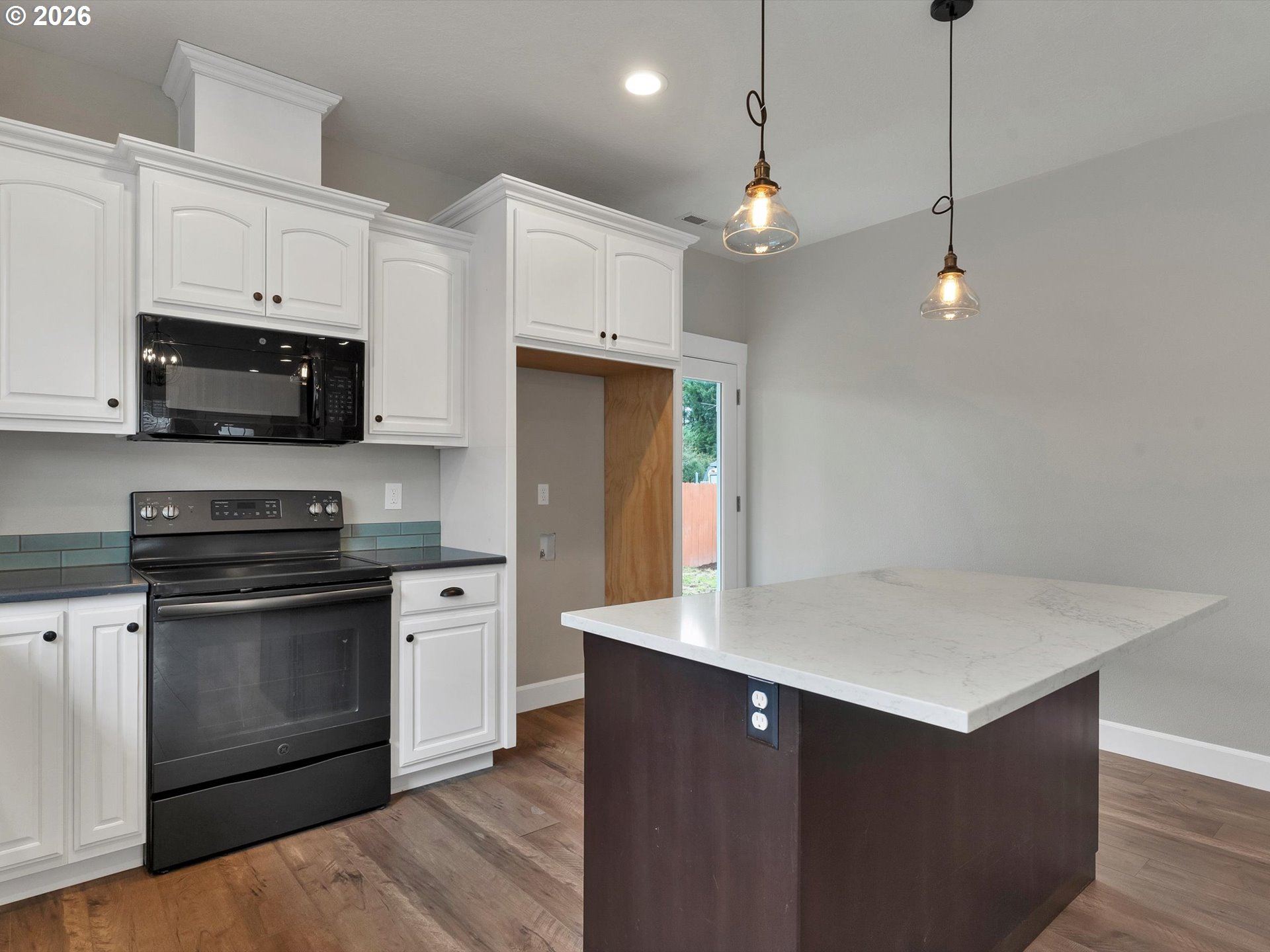 355 Southeast Juniper Street Mill City, OR 97360 - Photo 10 of 36