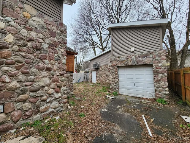 $139,900 | 110-12 Lacy Place, Syracuse, NY 13208