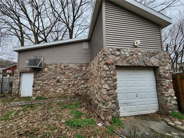 $139,900 | 110-12 Lacy Place, Syracuse, NY 13208