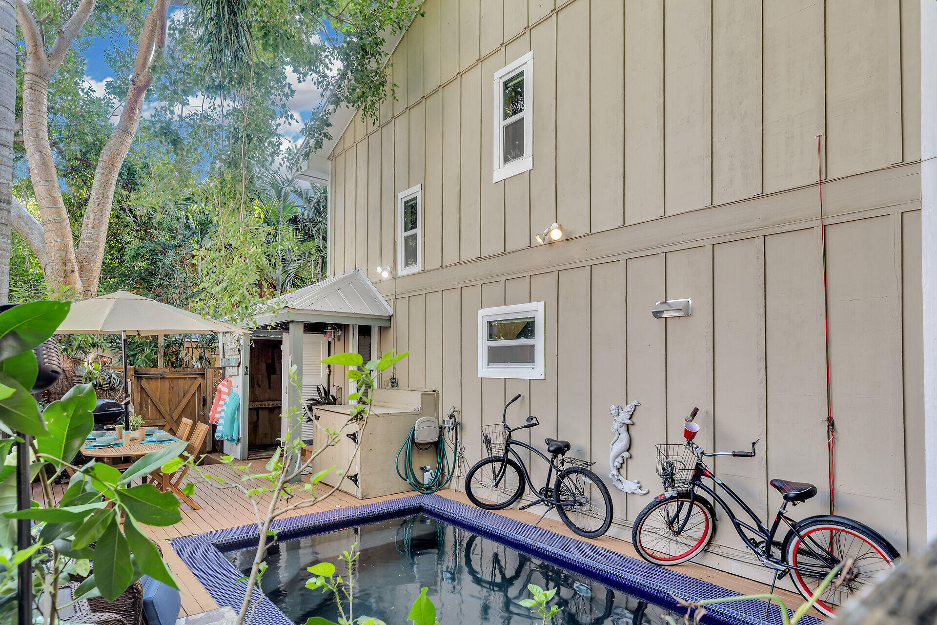 808 Virginia Street, Unit 4 Key West, FL 33040 - Photo 16 of 32 a group of people sitting in front of a building