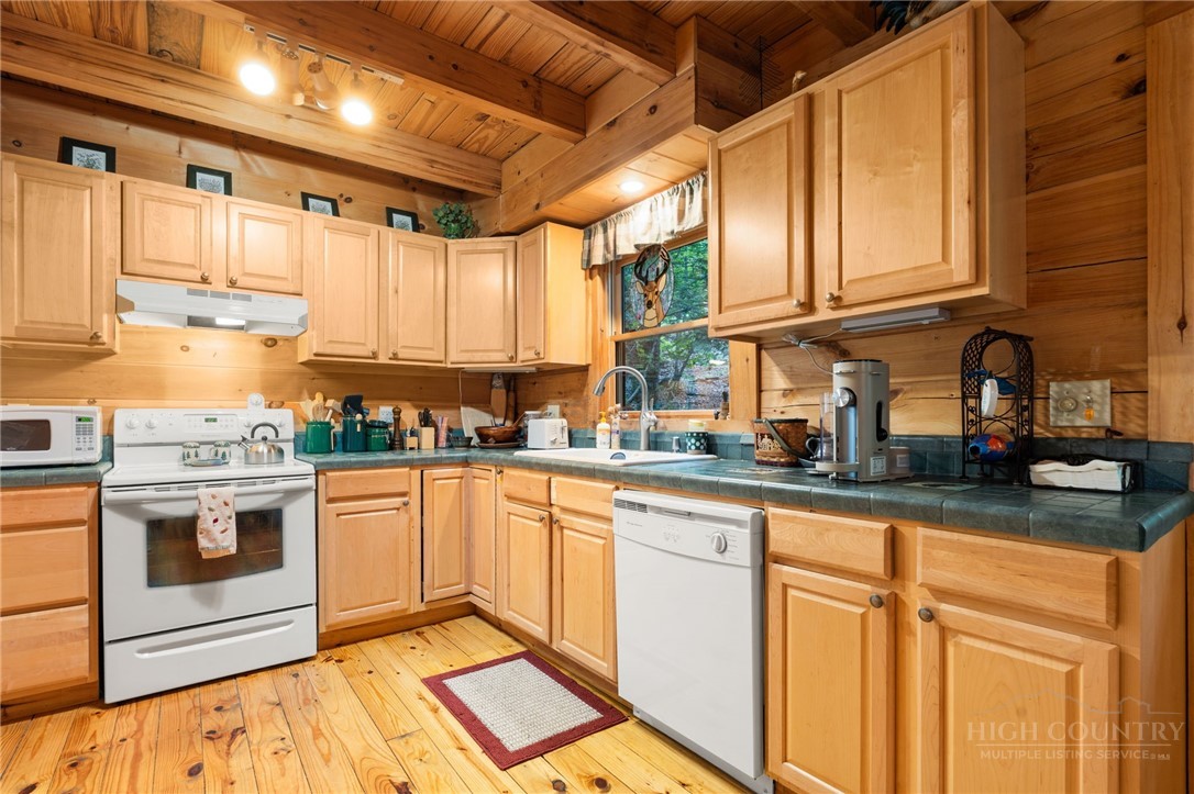 142 Village Cluster Road Beech Mountain, NC 28604 - Photo 13 of 29