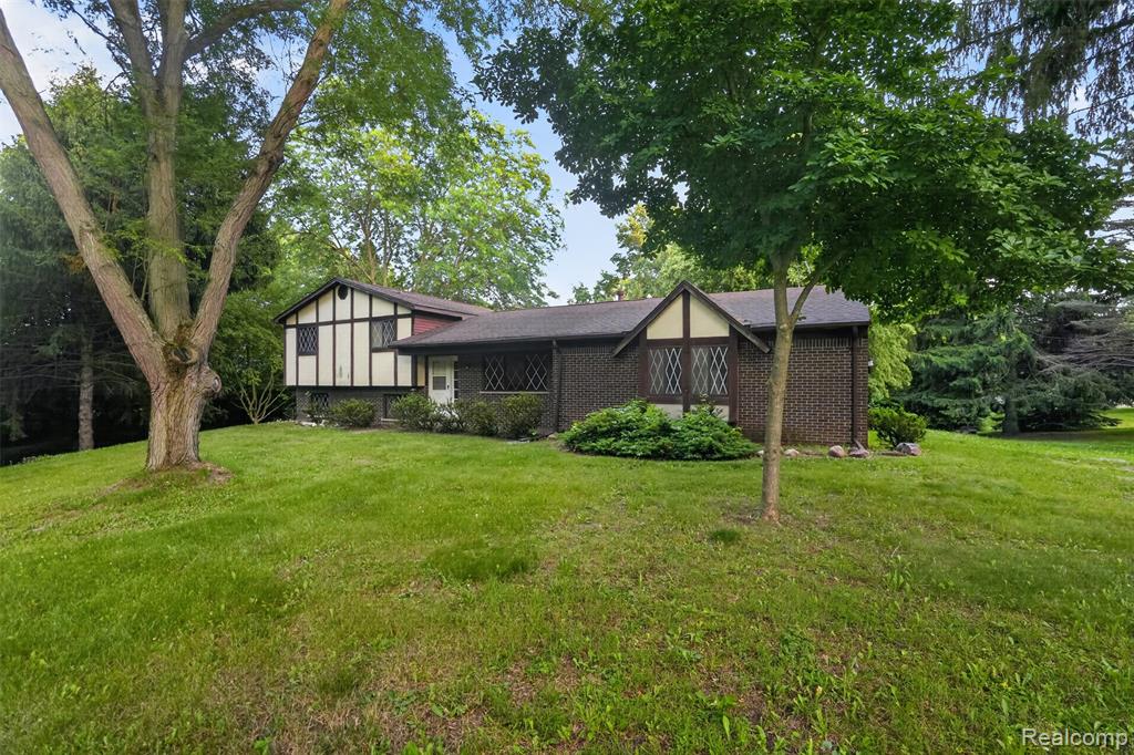16955 English Road Manchester, MI 48158 - Photo 2 of 37 Gallery Image 2