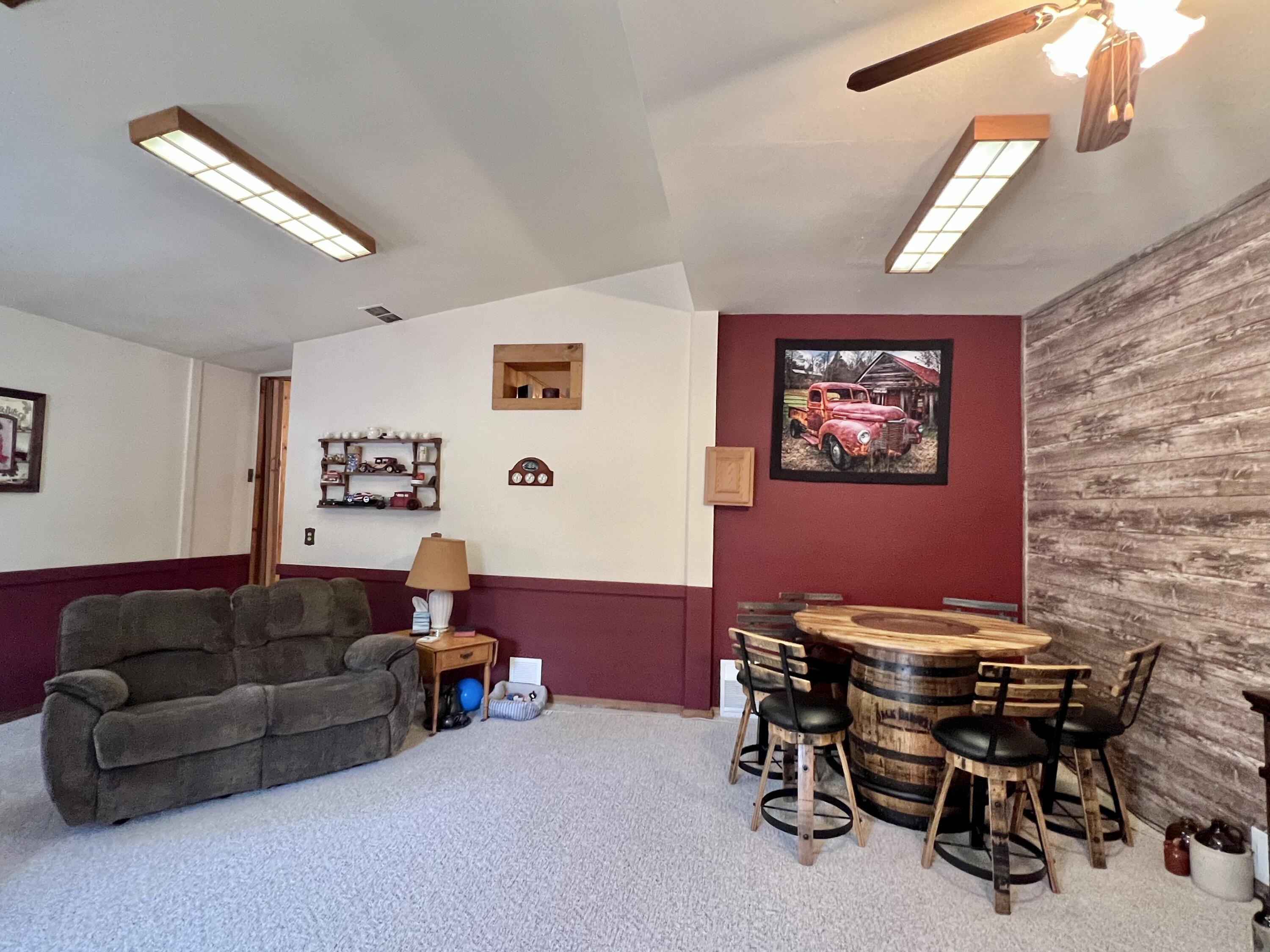 970 North Leaton Road Mount Pleasant, MI 48858 - Photo 19 of 37 Family room