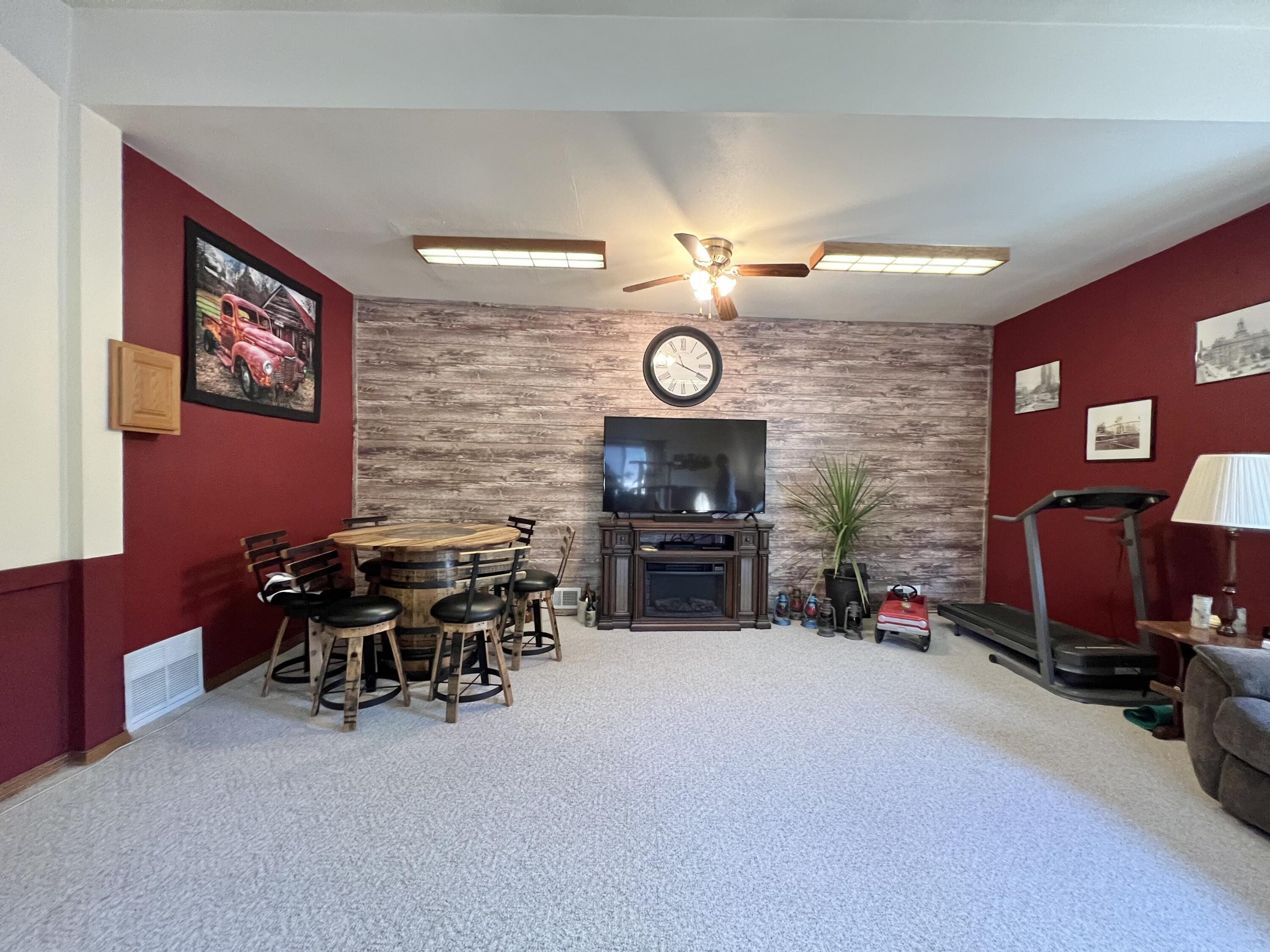 970 North Leaton Road Mount Pleasant, MI 48858 - Photo 20 of 37 Family room