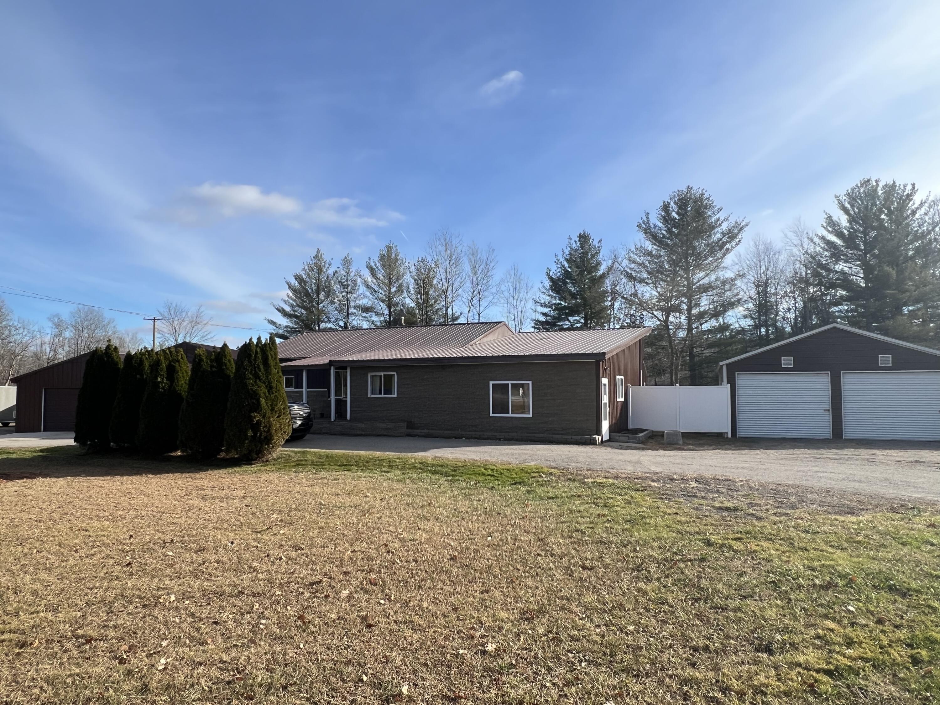 970 North Leaton Road Mount Pleasant, MI 48858 - Photo 2 of 37 Front of house 2
