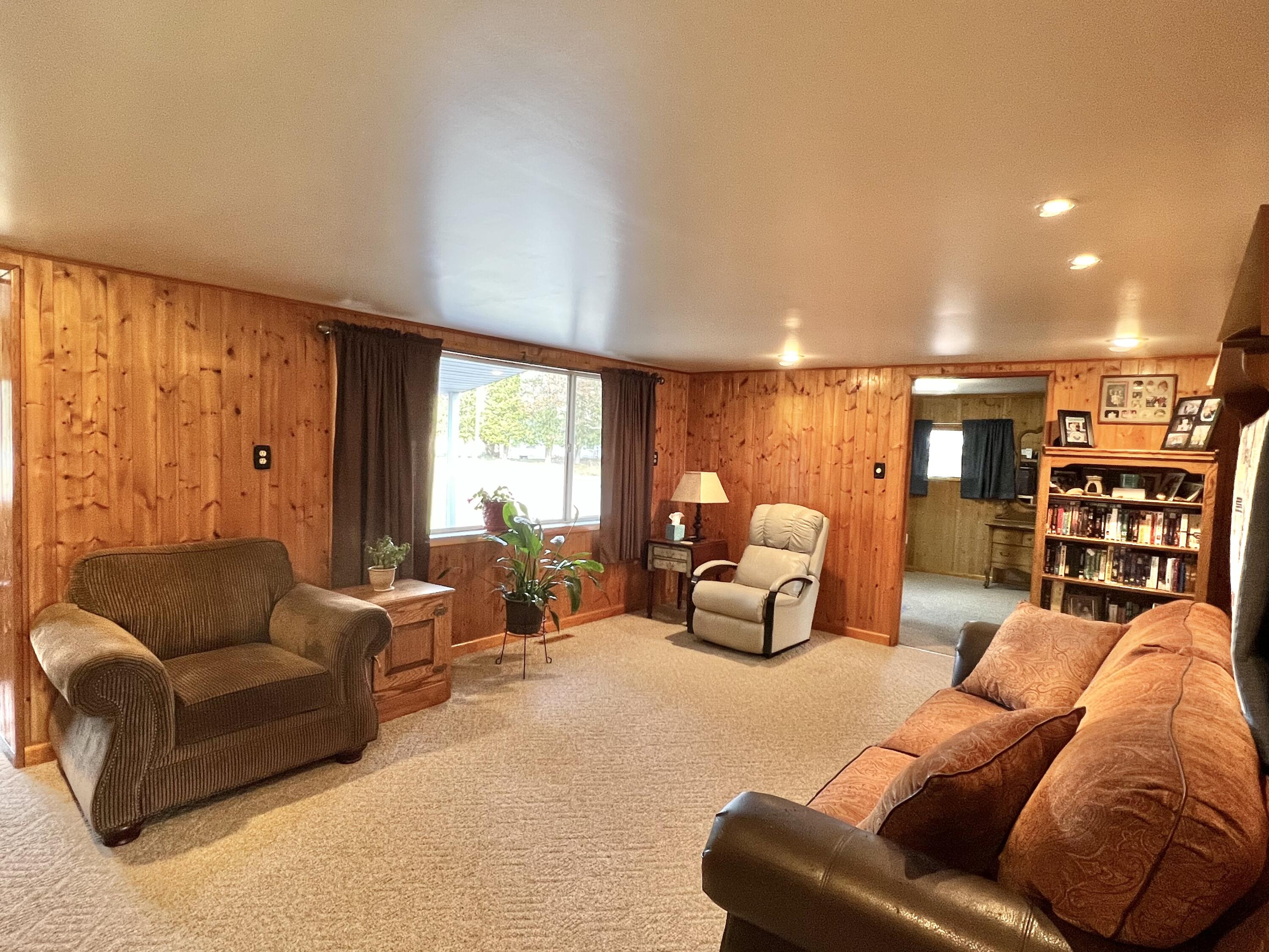 970 North Leaton Road Mount Pleasant, MI 48858 - Photo 23 of 37 Living room 2