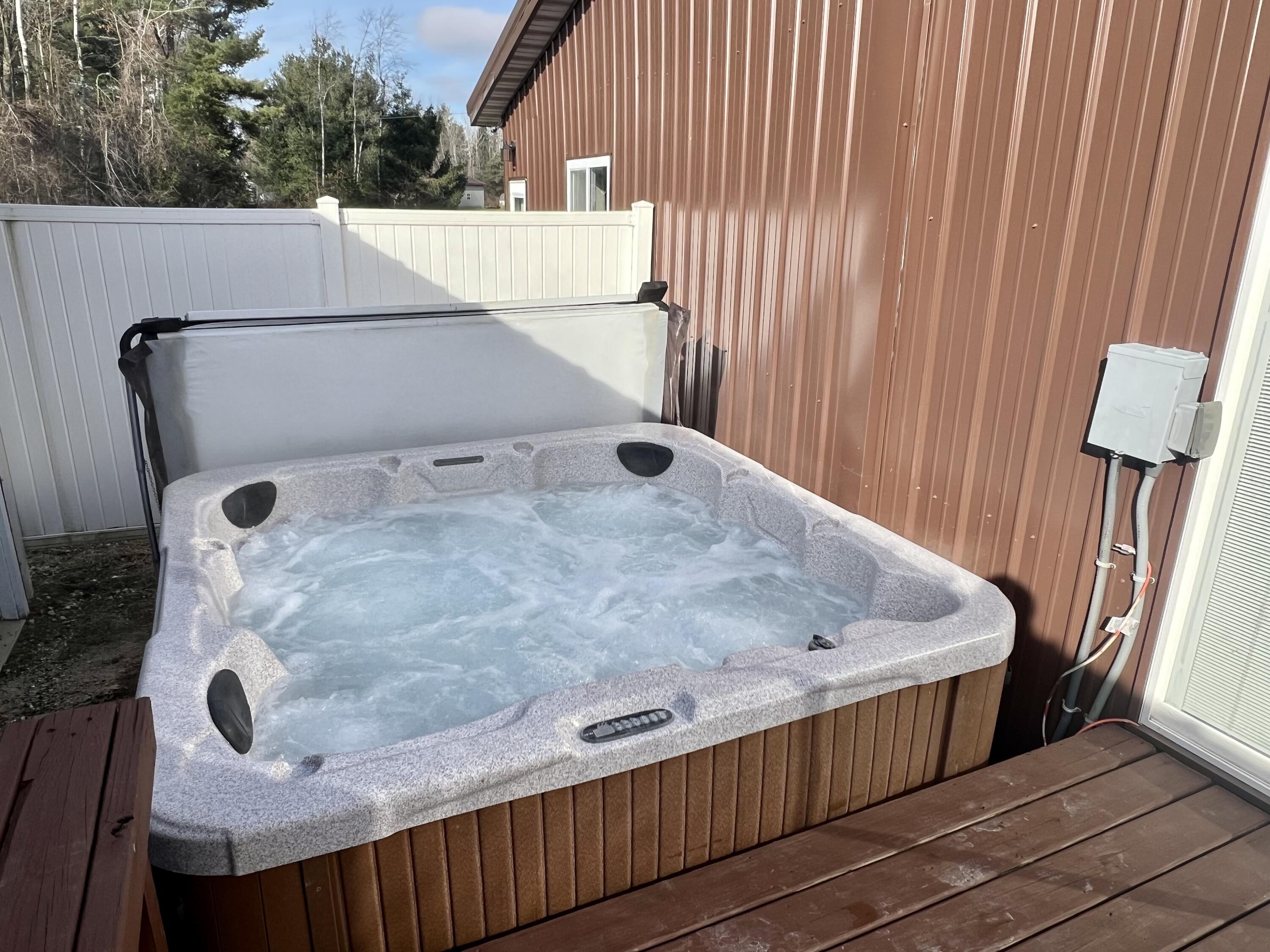 970 North Leaton Road Mount Pleasant, MI 48858 - Photo 6 of 37 Hot tub back deck