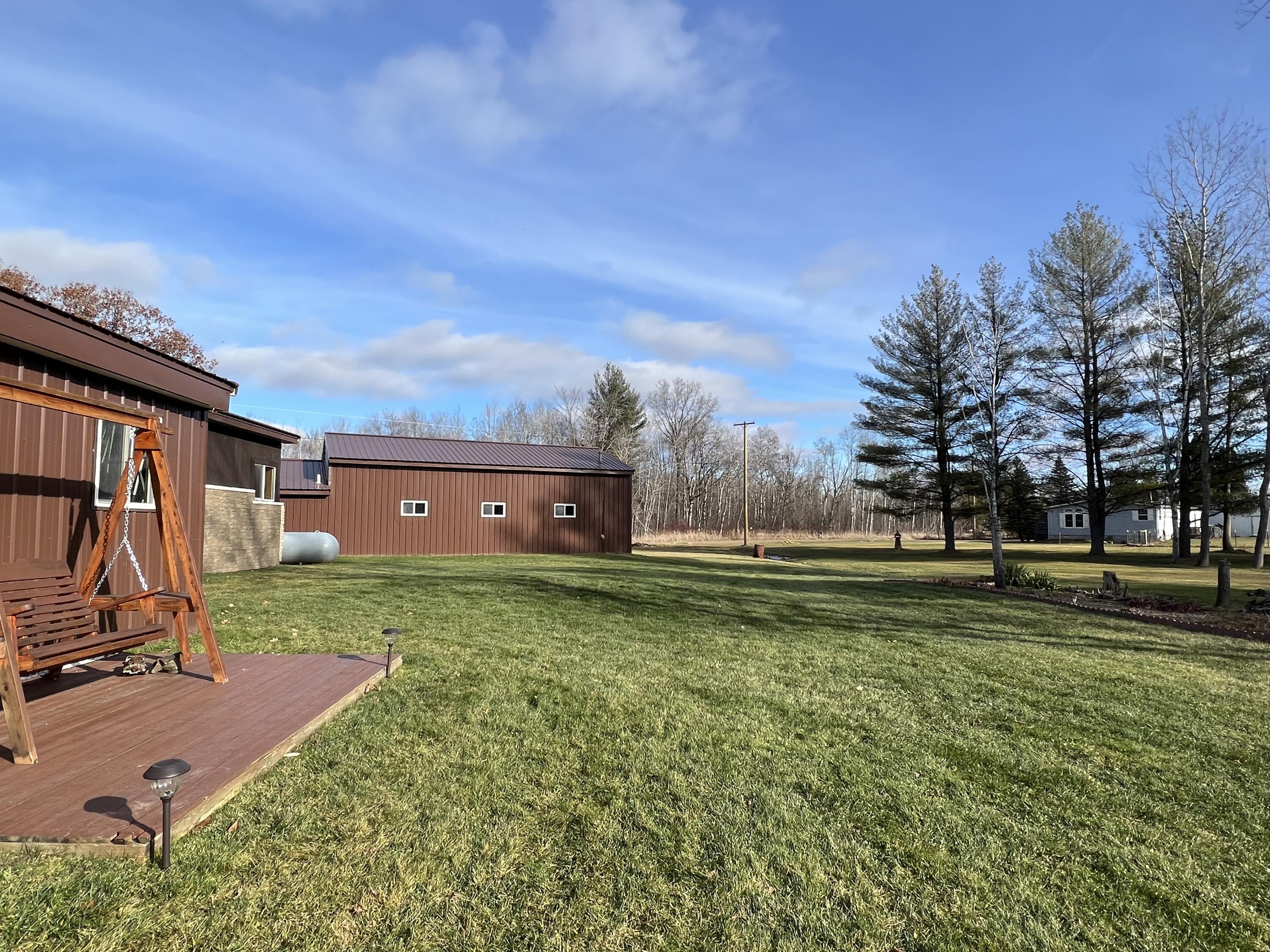 970 North Leaton Road Mount Pleasant, MI 48858 - Photo 8 of 37 Back deck 3