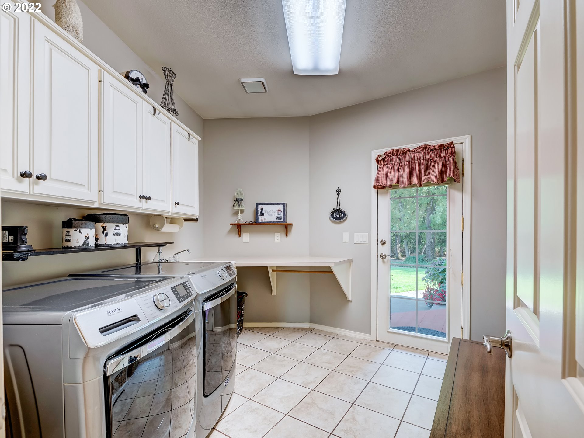 28244 Edgewater Drive Eugene, OR 97402 - Photo 17 of 30 a kitchen that has a sink and a stove in it