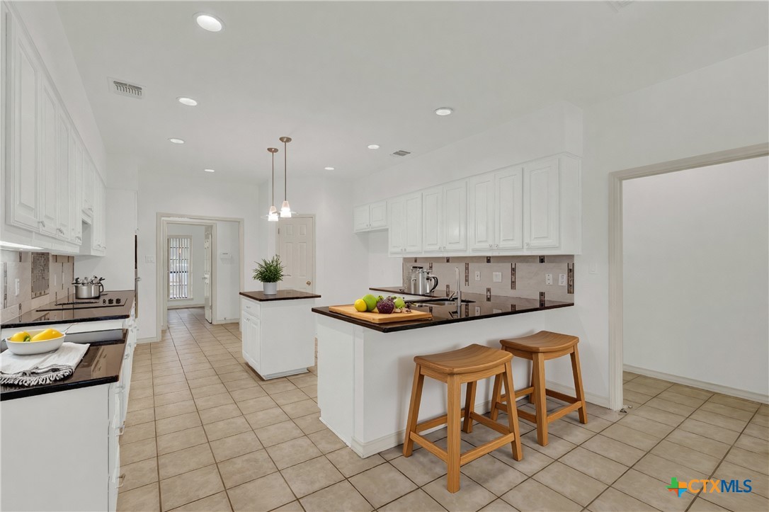 8472 Rolling Acres Trail Fair Oaks Ranch, TX 78015 - Photo 9 of 37 Virtually Staged Kitchen