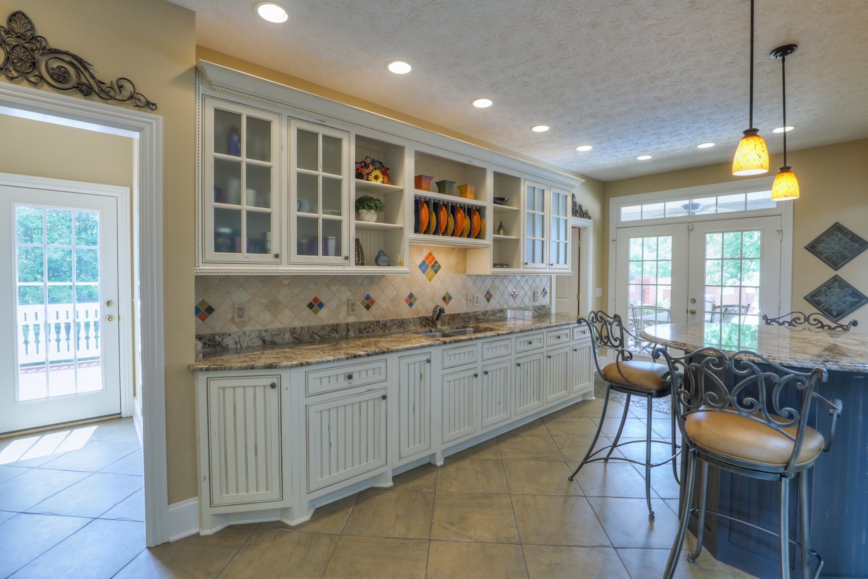 505 Bethlehem Road Lebanon, TN 37087 - Photo 22 of 44 a kitchen that has a lot of cabinets in it and window