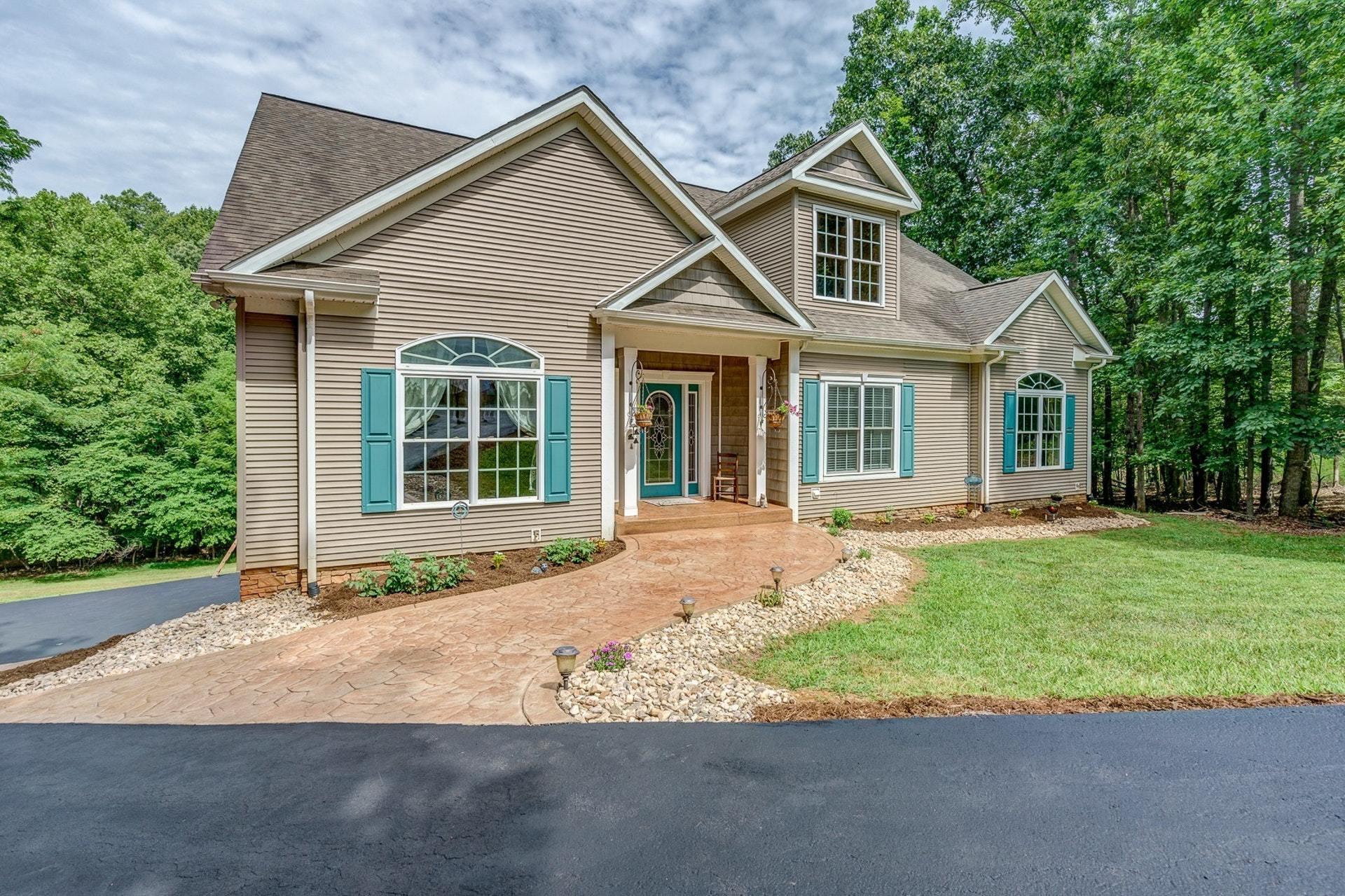 113 Bent Tree Road Moneta, VA 24121 - Photo 2 of 47 002-320650-113 Bent Tree RD 02_7996344