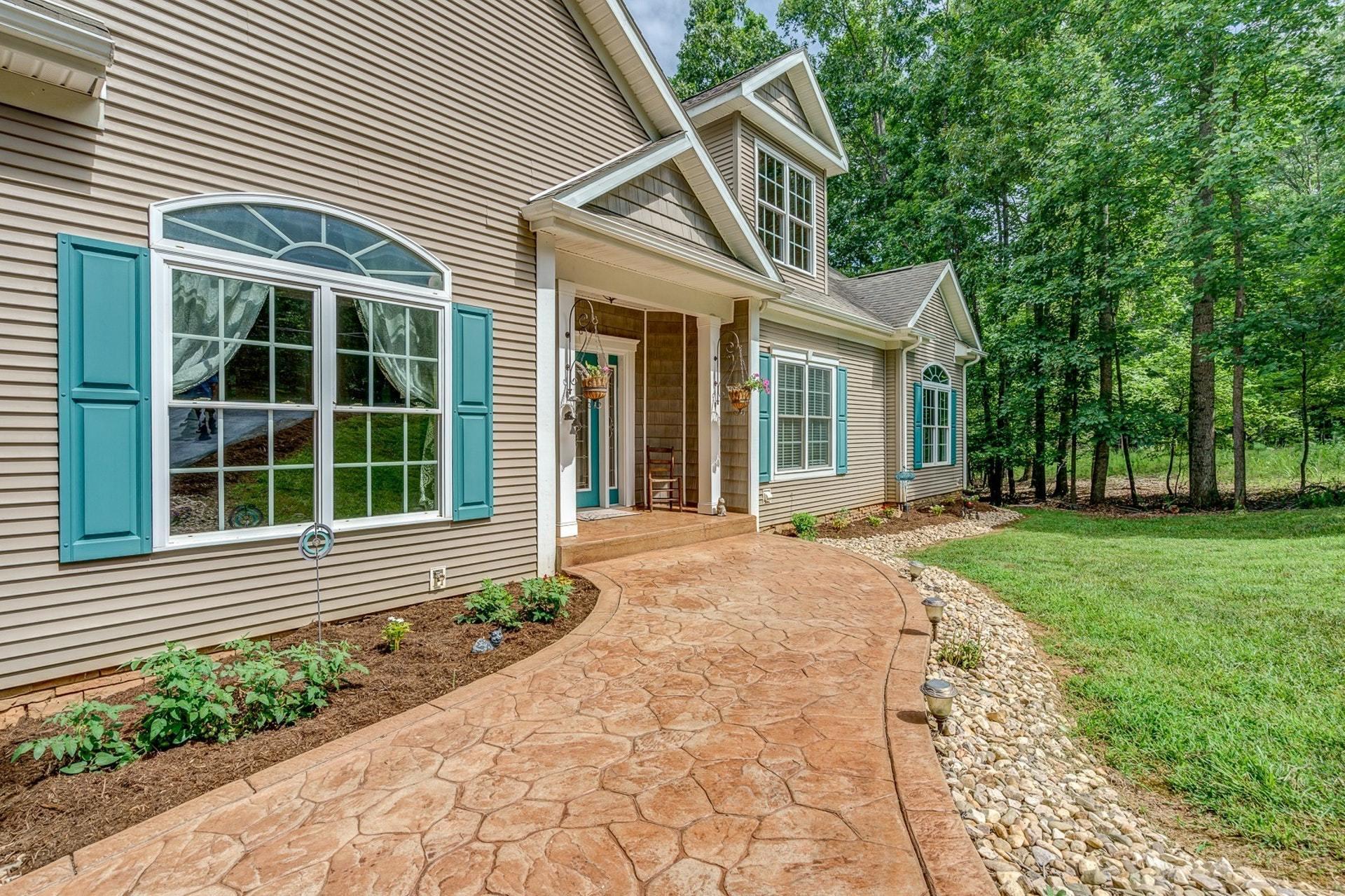 113 Bent Tree Road Moneta, VA 24121 - Photo 3 of 47 003-320650-113 Bent Tree RD 03_7996346