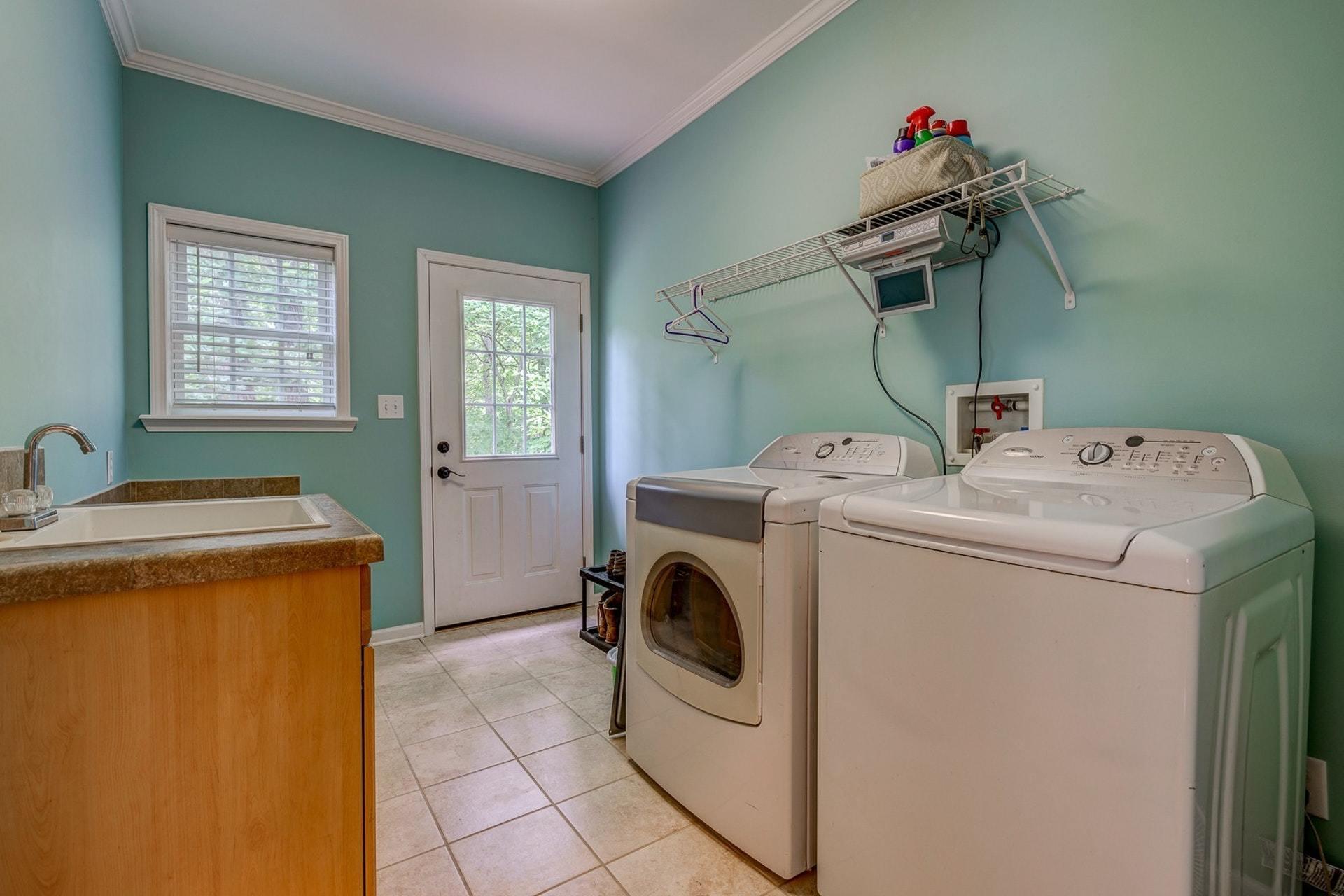113 Bent Tree Road Moneta, VA 24121 - Photo 23 of 47 020-320650-113 Bent Tree RD 20_7996364