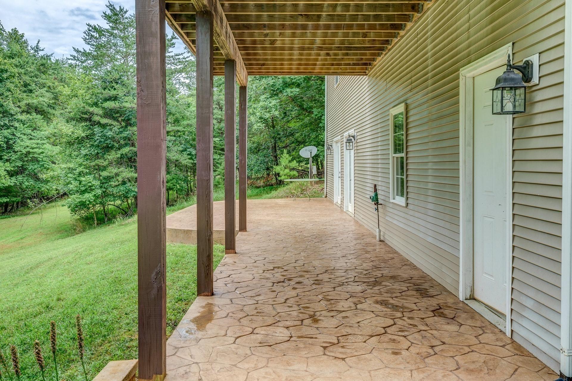 113 Bent Tree Road Moneta, VA 24121 - Photo 37 of 47 036-320650-113 Bent Tree RD 36_7996386