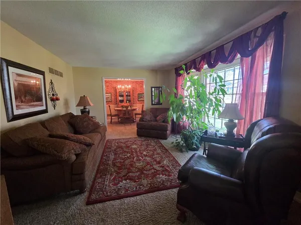 $285,000 | 3908 Woodbury Street, Independence, MO 64055