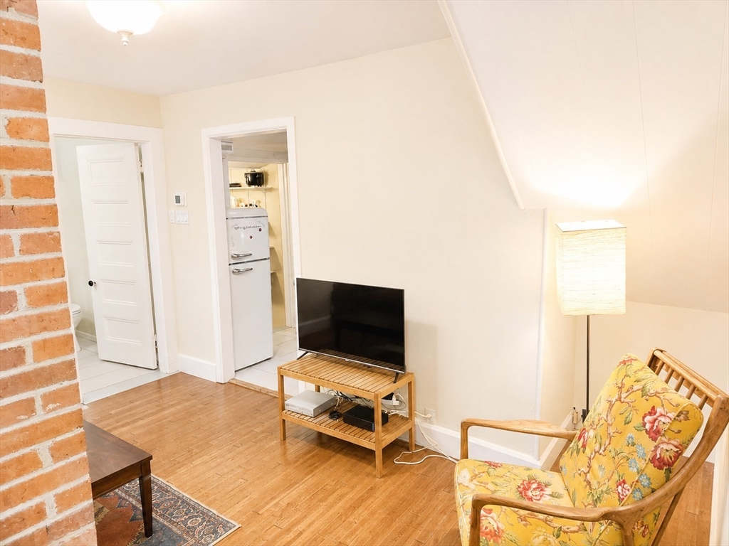 40 Gardner Road, Unit 1 Brookline, MA 02445 - Photo 5 of 27 Gallery Image 5