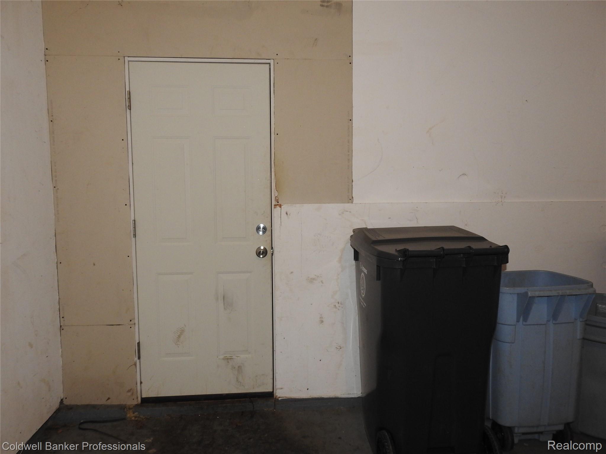 5919 Western Road Flint, MI 48506 - Photo 15 of 26 DSCN1661.JPG