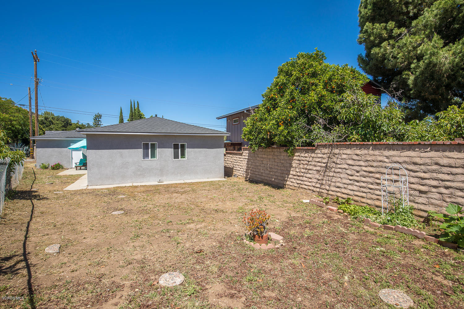 250 Brook Road Newbury Park, CA 91320 - Photo 16 of 18 a front view of a house with a yard
