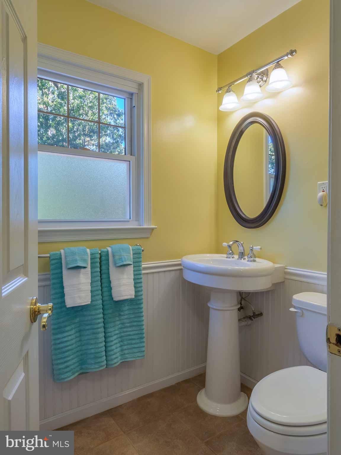 814 Danza Road Severn, MD 21144 - Photo 25 of 30 Hall bath on upper level has dramatic wainscotting