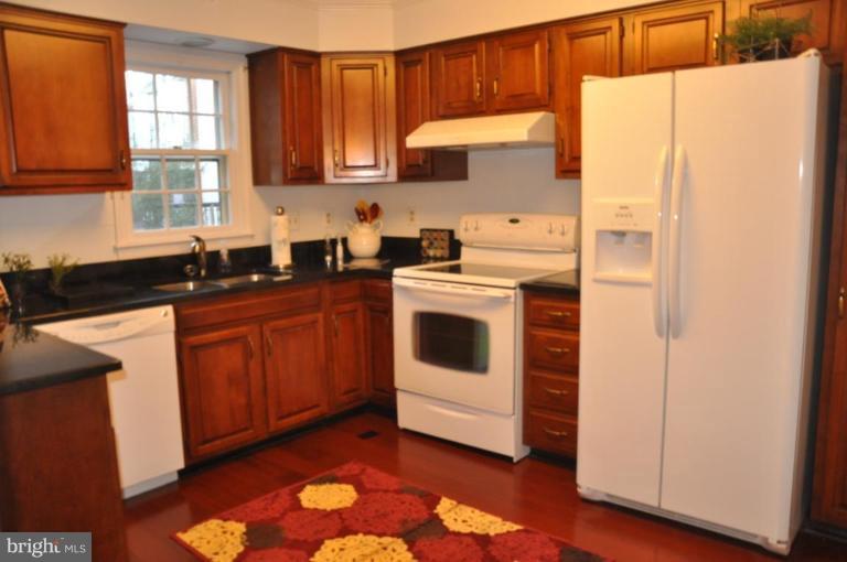 3836 Inverness Road Fairfax, VA 22033 - Photo 13 of 30 Kitchen