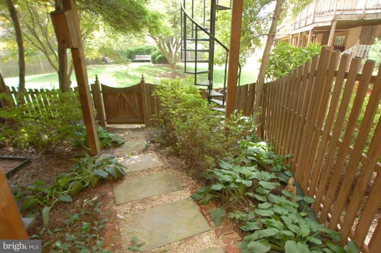 3836 Inverness Road Fairfax, VA 22033 - Photo 7 of 30 Exterior (Rear)